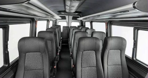Poltronas da van do transfer compartilhado de Barreirinhas para São Luís